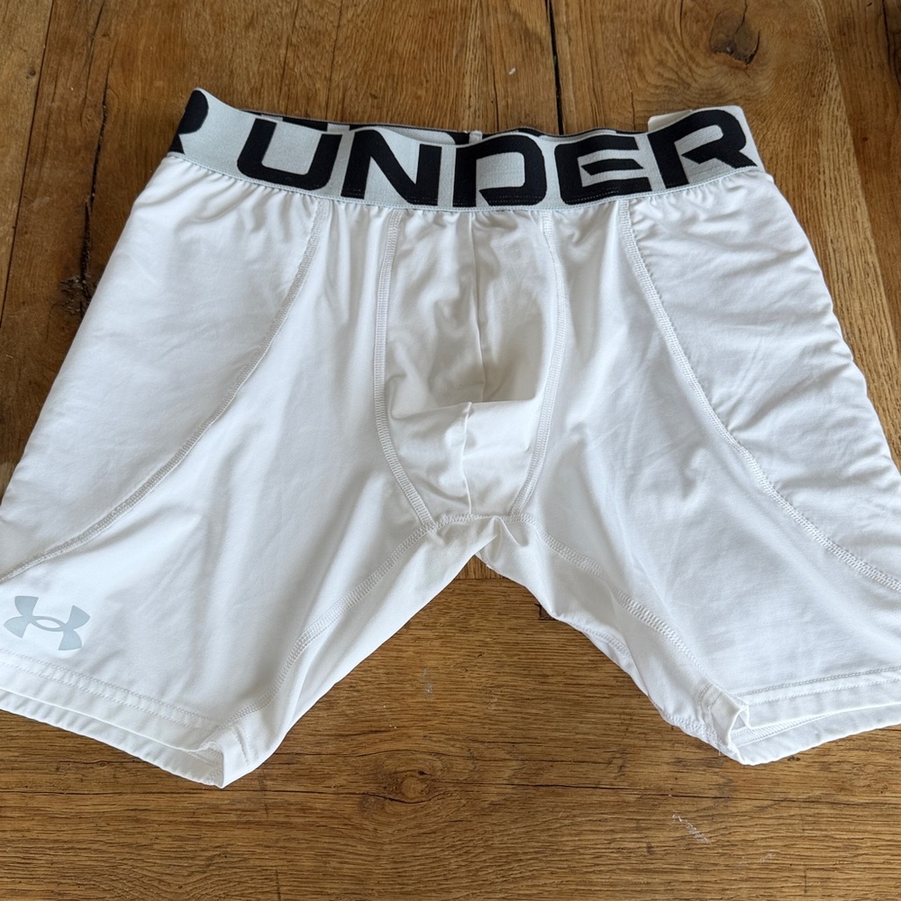 Under Armour Youth White Baseball sliders size XL
